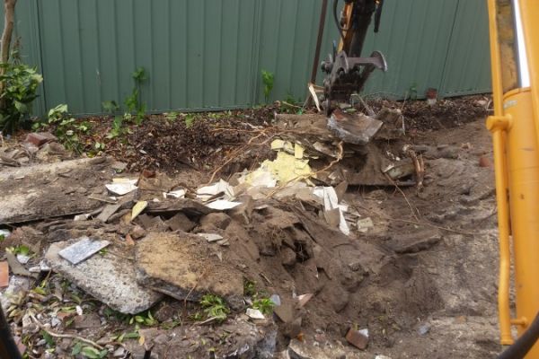 asbestos-found-in-the-ground2CB6E07D-DA16-3BCD-0873-11AE970D22E6.jpg
