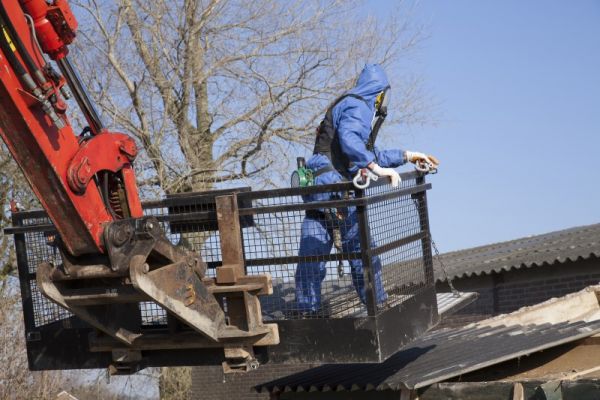 asbestos-removal-in-progress634B0E40-E39B-2411-F4F7-1AEA474F39A0.jpg